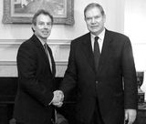 Tony Blair reynir að einangra ESB-andstæðinga