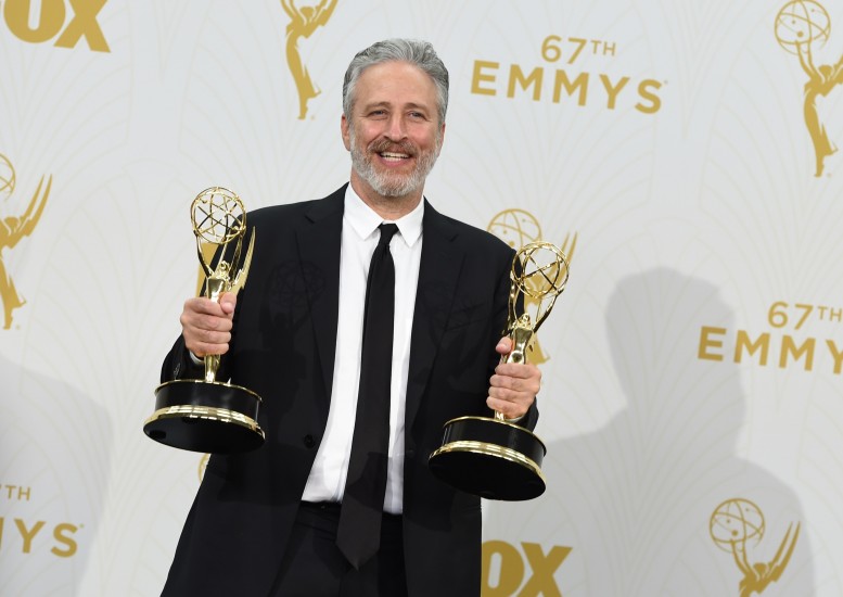 Jon Stewart var sáttur með sín verðlaun. 