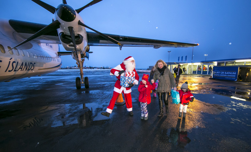 Gluggagægir tekur Fokkerinn norður á Akureyri