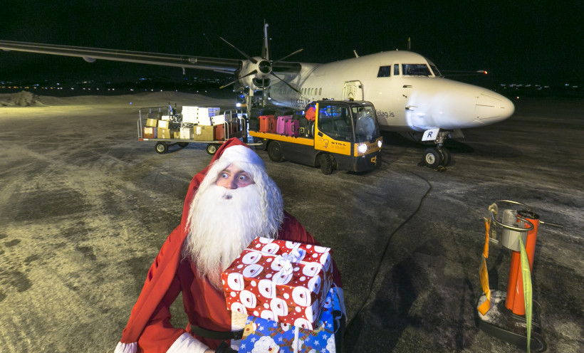 Gluggagægir tekur Fokkerinn norður á Akureyri