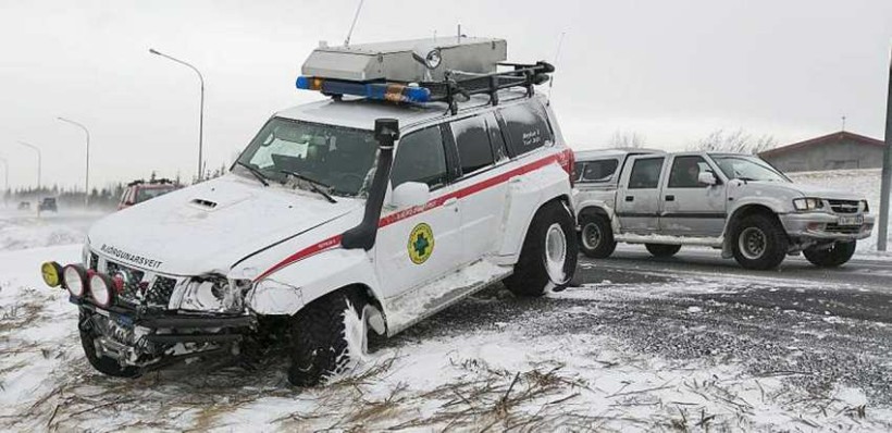 Björgunarsveitarbíll við Rauðavatn