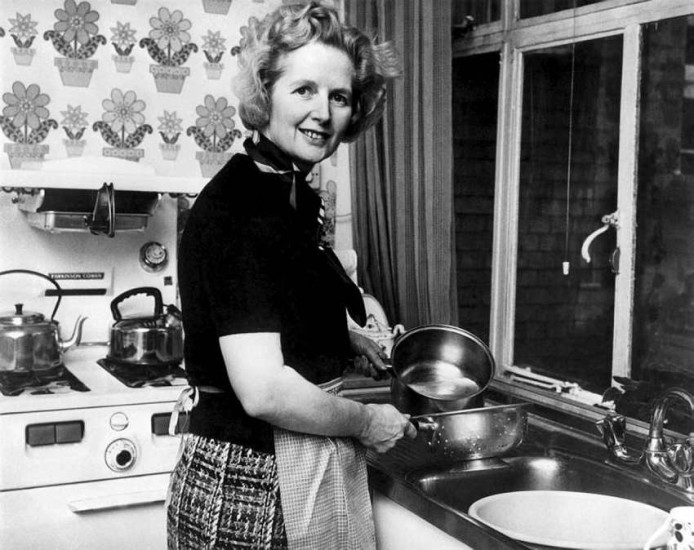 Margaret Thatcher í eldhúsinu heima hjá sér í Chelsea 1975 eftir að hún var kjörinn leiðtogi íhaldsmanna, þá rúmlega fertug.