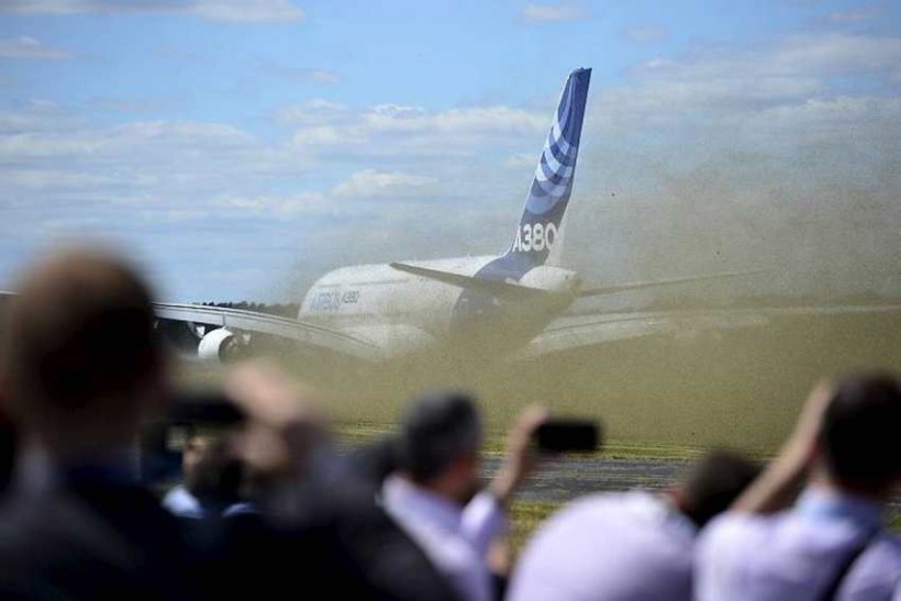 Airbus A380-800 hefur flugtak.