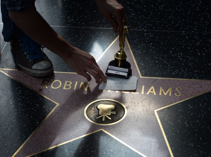 Ég mun sakna þín, stendur á miða á stjörnu Robins Williams í Los Angeles.