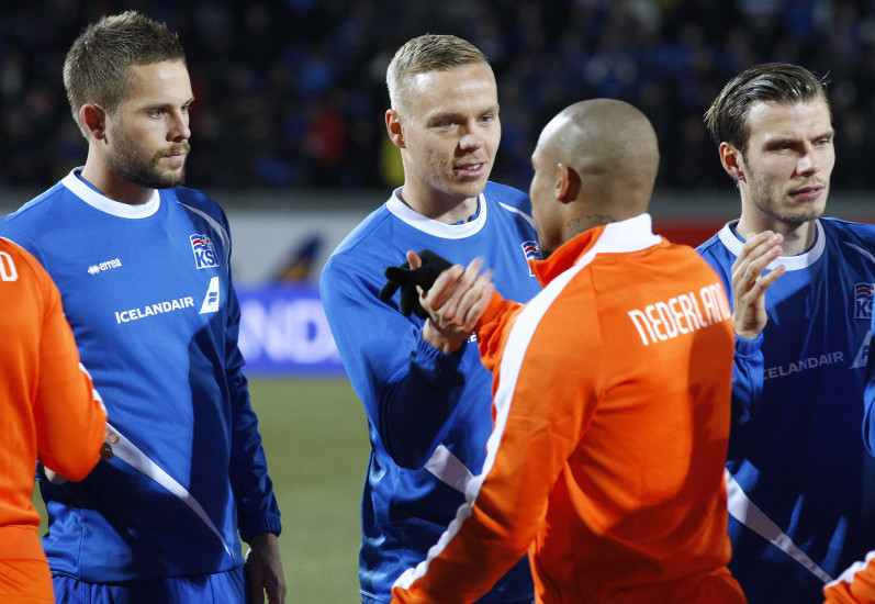 Gylfi Þór Sigurðsson, Kolbeinn Sigþórsson og Theódór Elmar Bjarnason ásamt Nigel de Jong