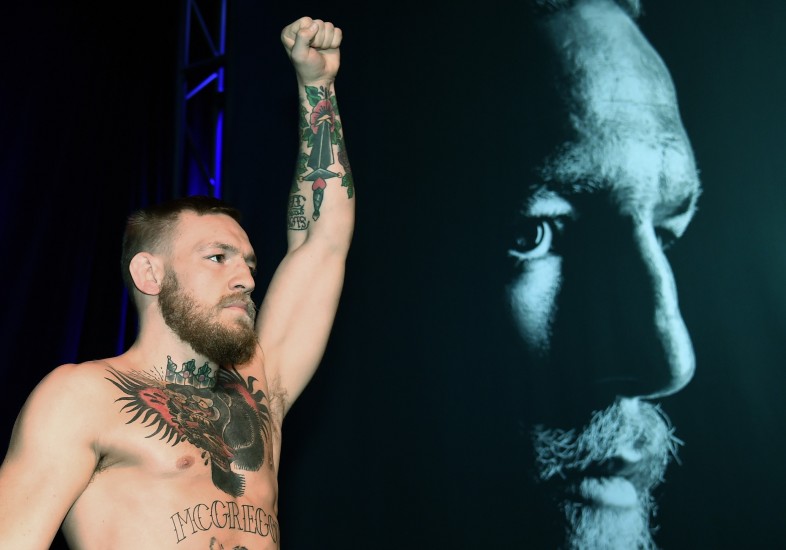 Írski bardagakappinn Conor McGregor tók þátt í opinni æfingu í gær í Las Vegas í Nevada í Bandaríkjunum þar sem hann svaraði einnig spurningum blaðamanna. Hann mun berjast við Nate Diaz í veltivigt á UFC 200 bardagakvöldinu á morgun, laugardaginn 20. ágúst. McGregor og Diaz mættust síðast í bardaga í mars þar sem sá síðarnefndi fór með sigur af hólmi. 